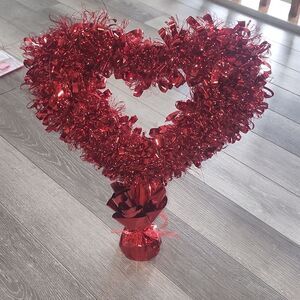 💥5/$25 SALE | BUNDLE TO SAVE | HEART TINSEL CENTER PIECE OR BALLOON WEIG